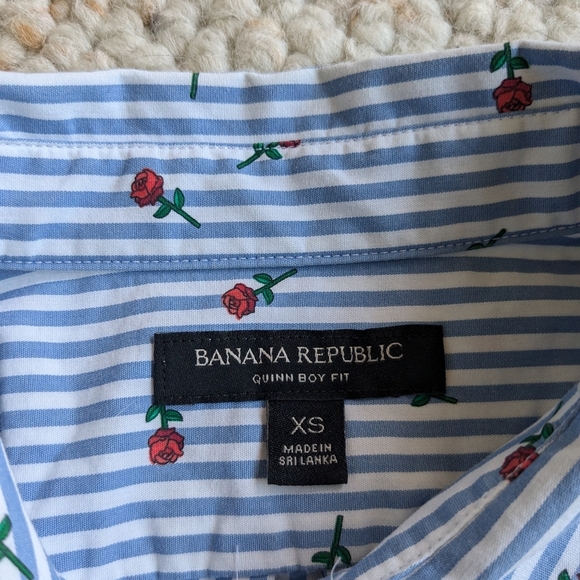 Banana Republic button shirt with rose pattern xs - Picture 3 of 4